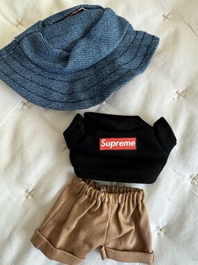 SUPREME Outfit for Labubu.